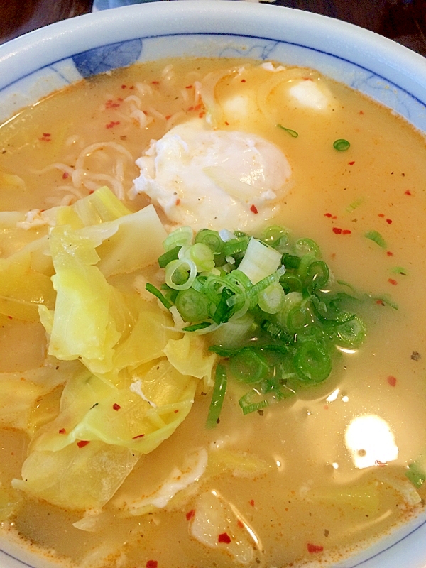 キャベツたっぷり☆豚骨ラーメン