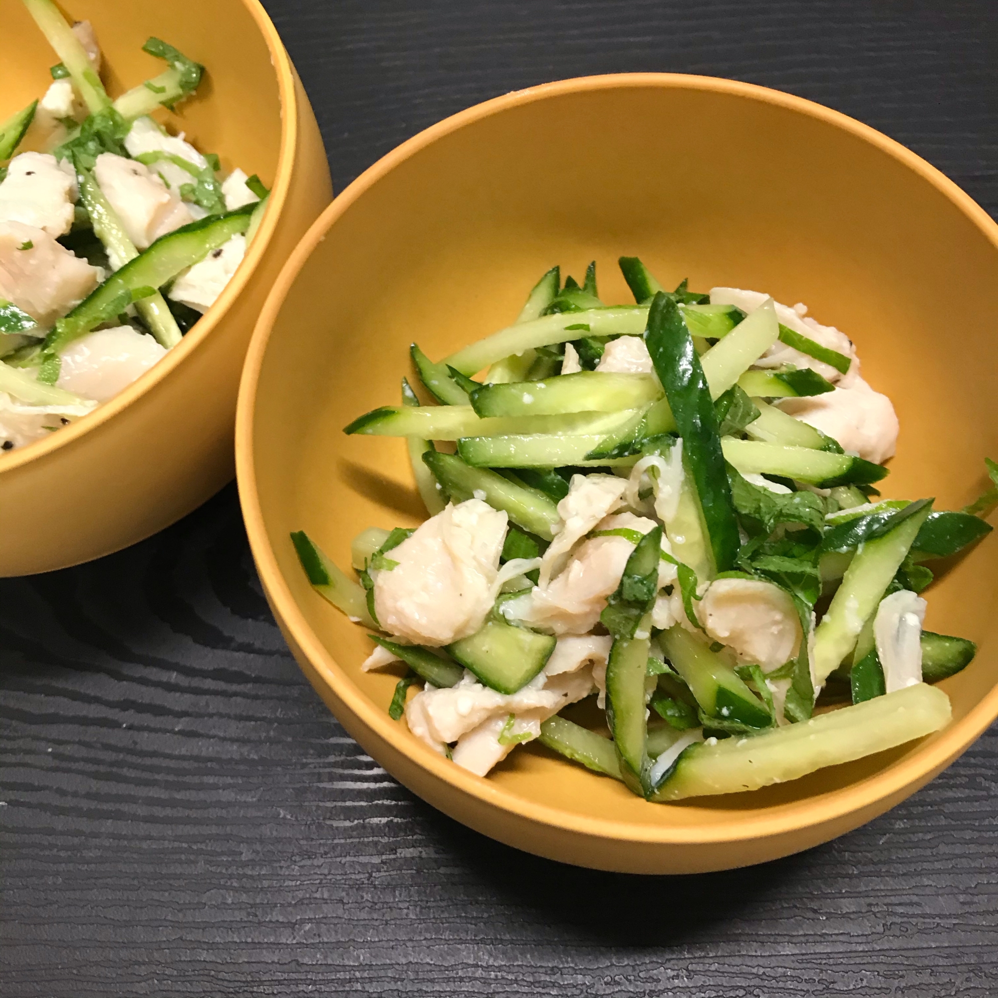 鶏むね肉とシソきゅうりの塩麹和え