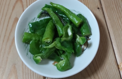 パプリカと万願寺唐辛子のナンプラー炒め