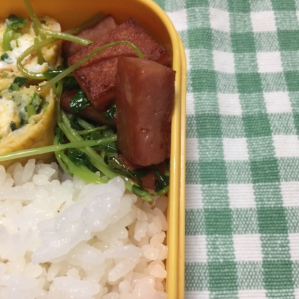 ビタミンたっぷり！豆苗とスパムの炒め物