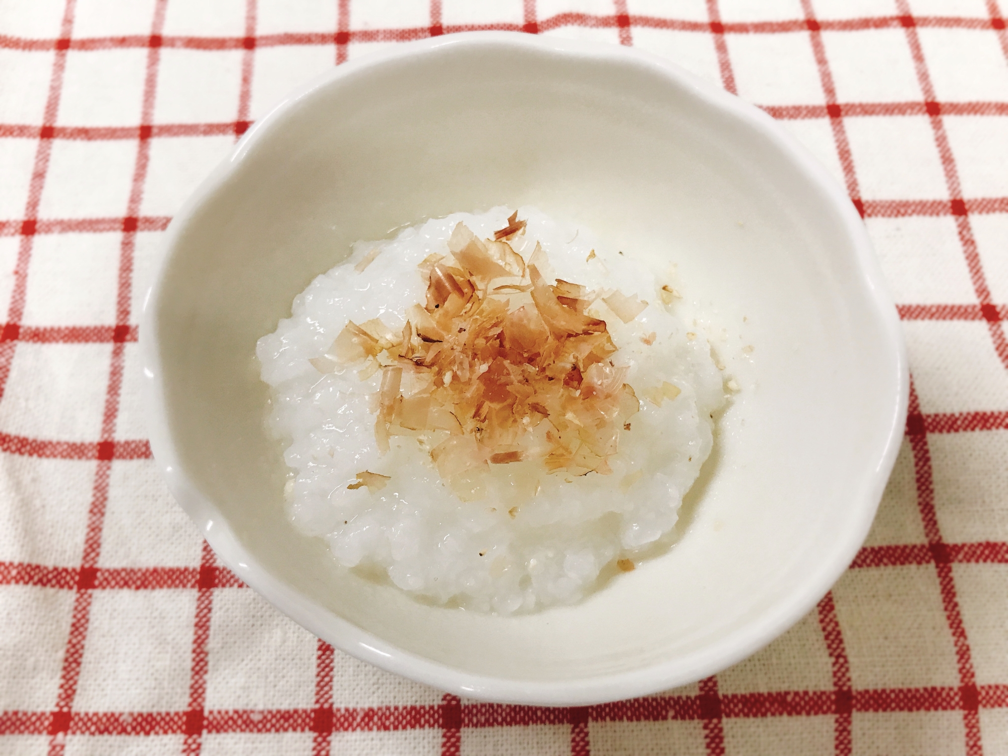 【離乳食後期】5倍粥の鰹節とすりごまのせ