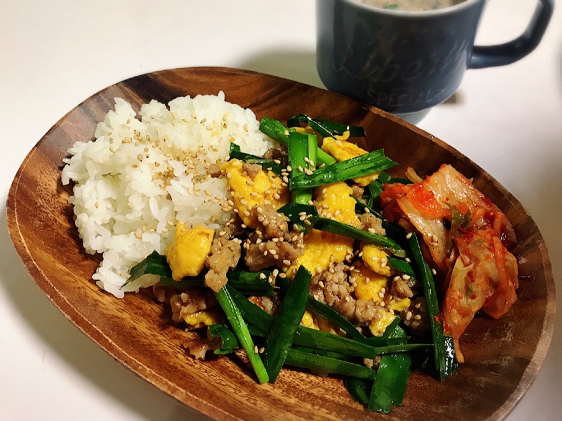 ニラと卵とひき肉のオイスターソース炒め