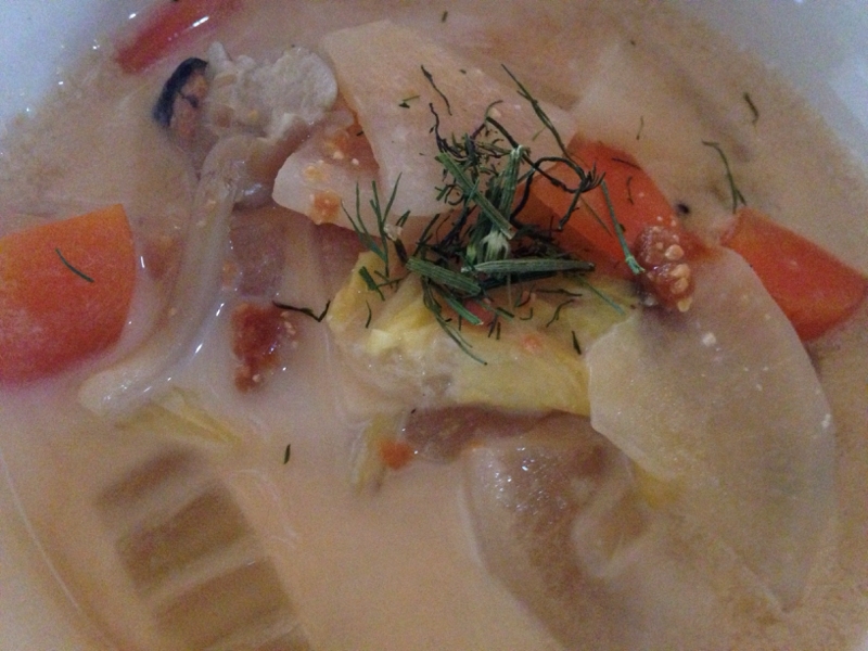 鮭と大根と白菜とにんじんの味噌ケチャ豆乳スープ。