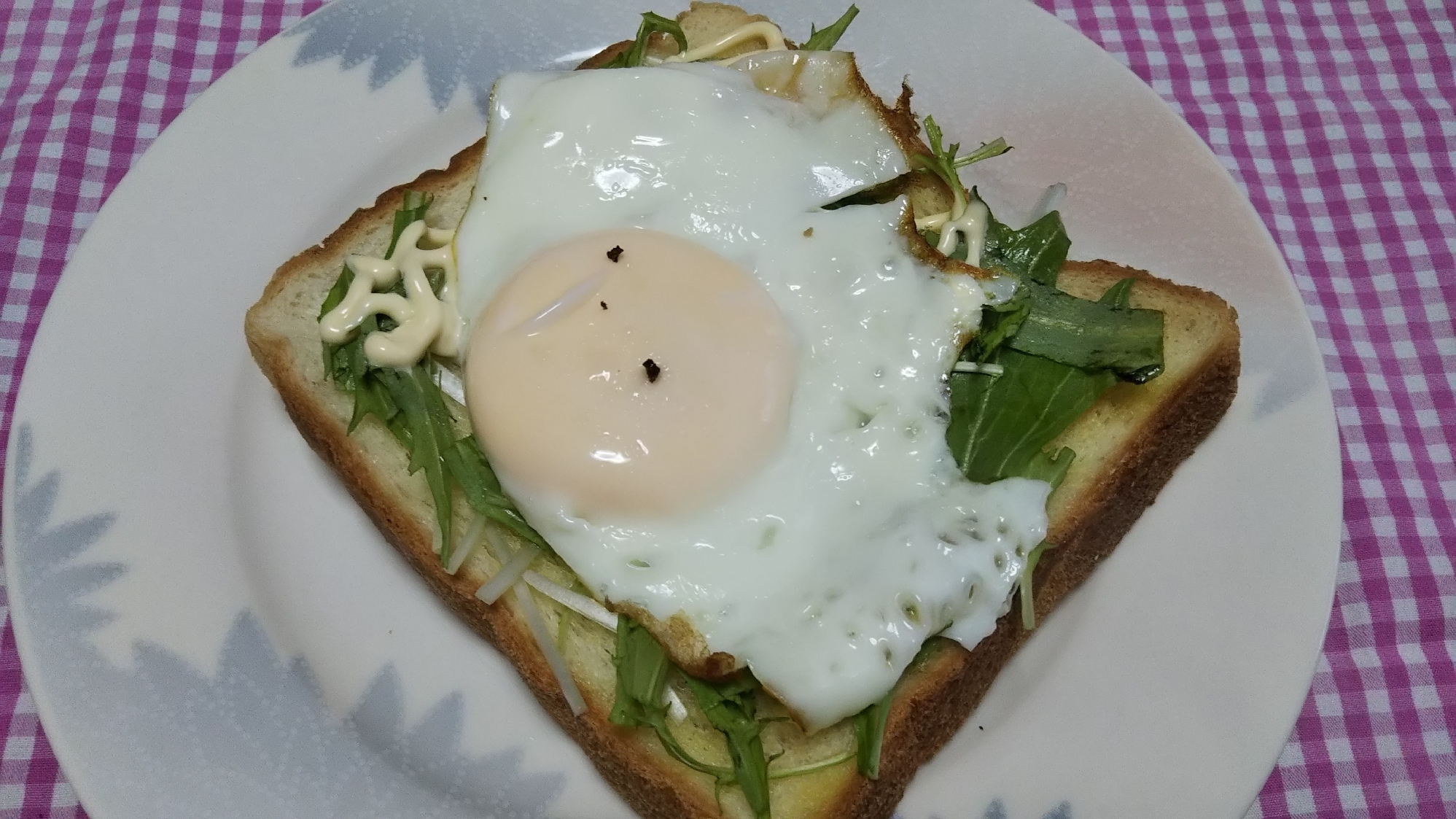 水菜マヨと目玉焼きのせトースト☆