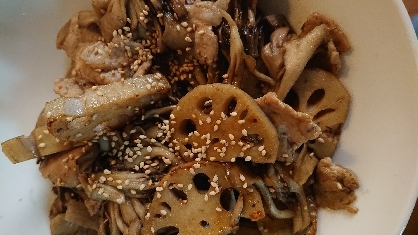 サクサク♡ごま香る♡れんこんとまいたけの甘辛炒め