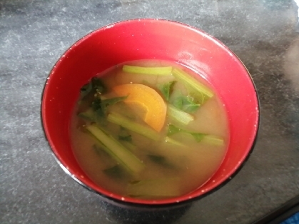 人参と小松菜の味噌汁