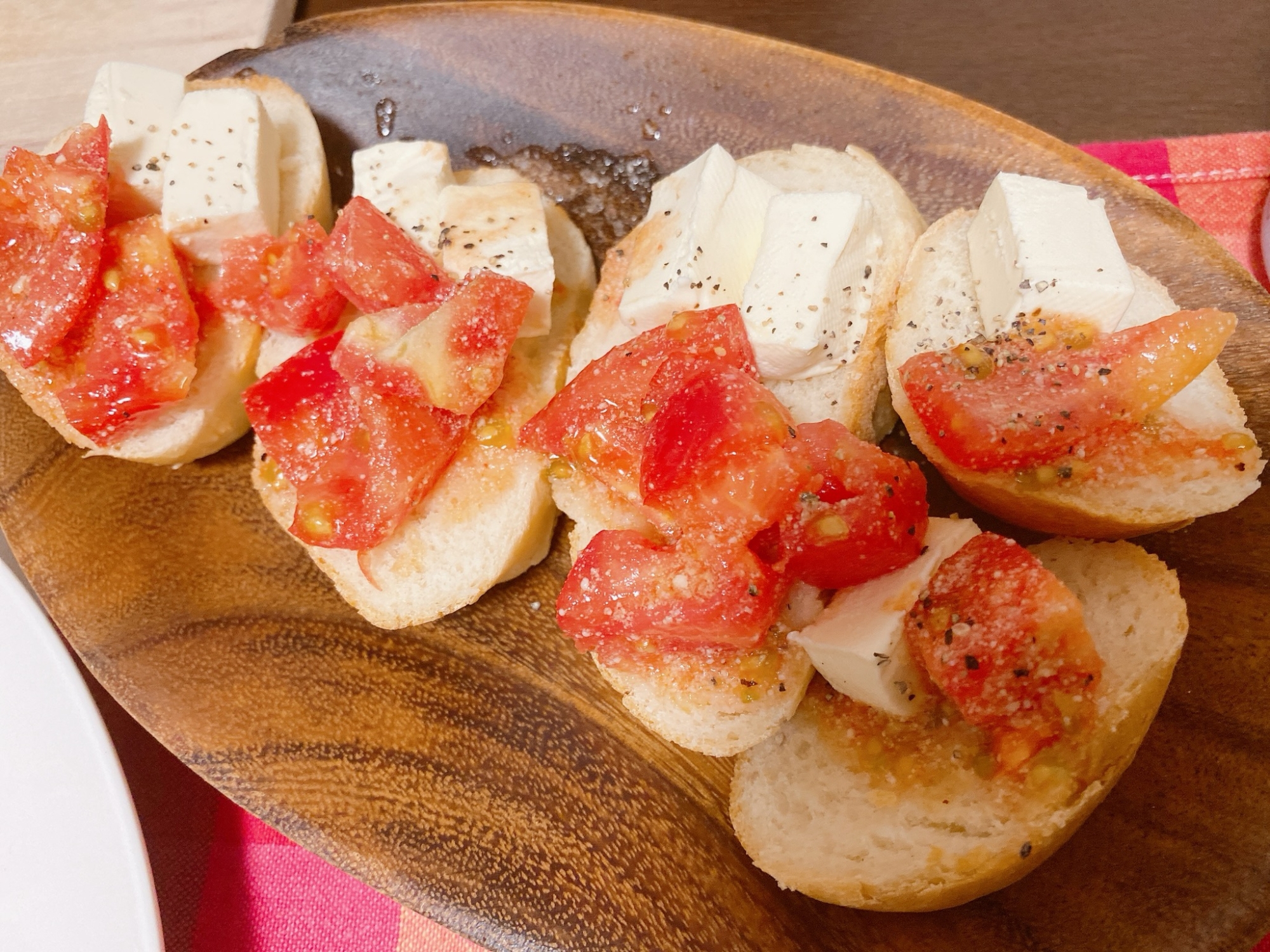 クリームチーズとトマトのブルスケッタ