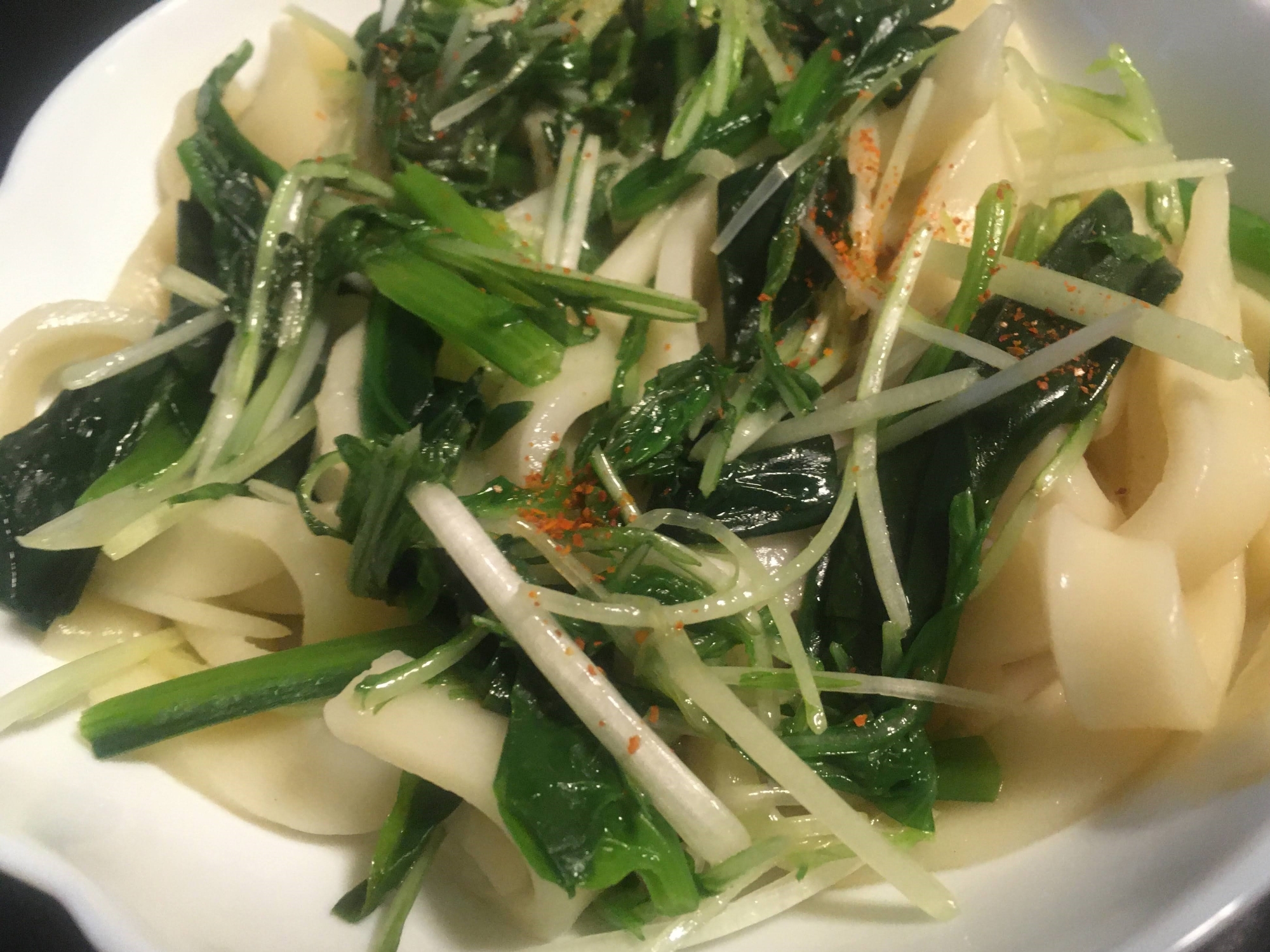 水菜とほうれん草のコンソメ焼ききしめん