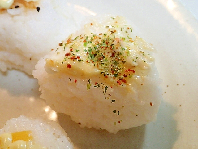 クリームチーズとタルタルマジソルの焼きおにぎり