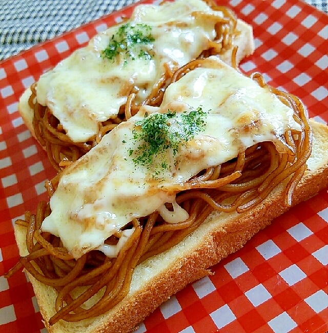 マヨチーズ焼きそばパン レシピ・作り方 by あ-ち0024 - 楽天レシピ