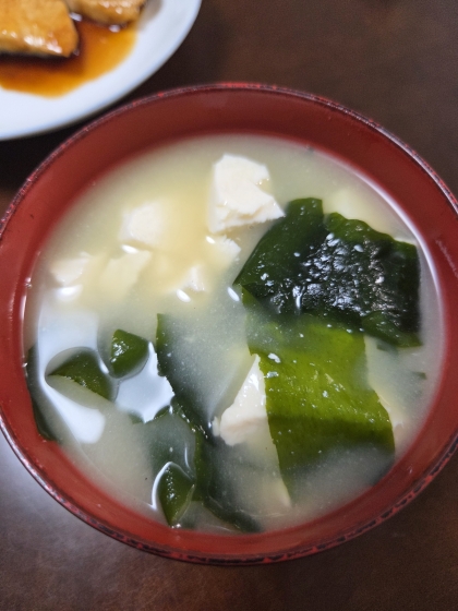 ワカメと豆腐の味噌汁