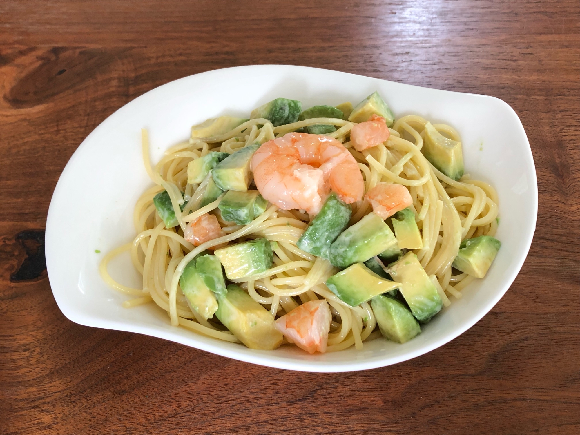 冷凍むき海老とアボカドのめんつゆマヨ和えパスタ レシピ 作り方 By ちぃころ 楽天レシピ
