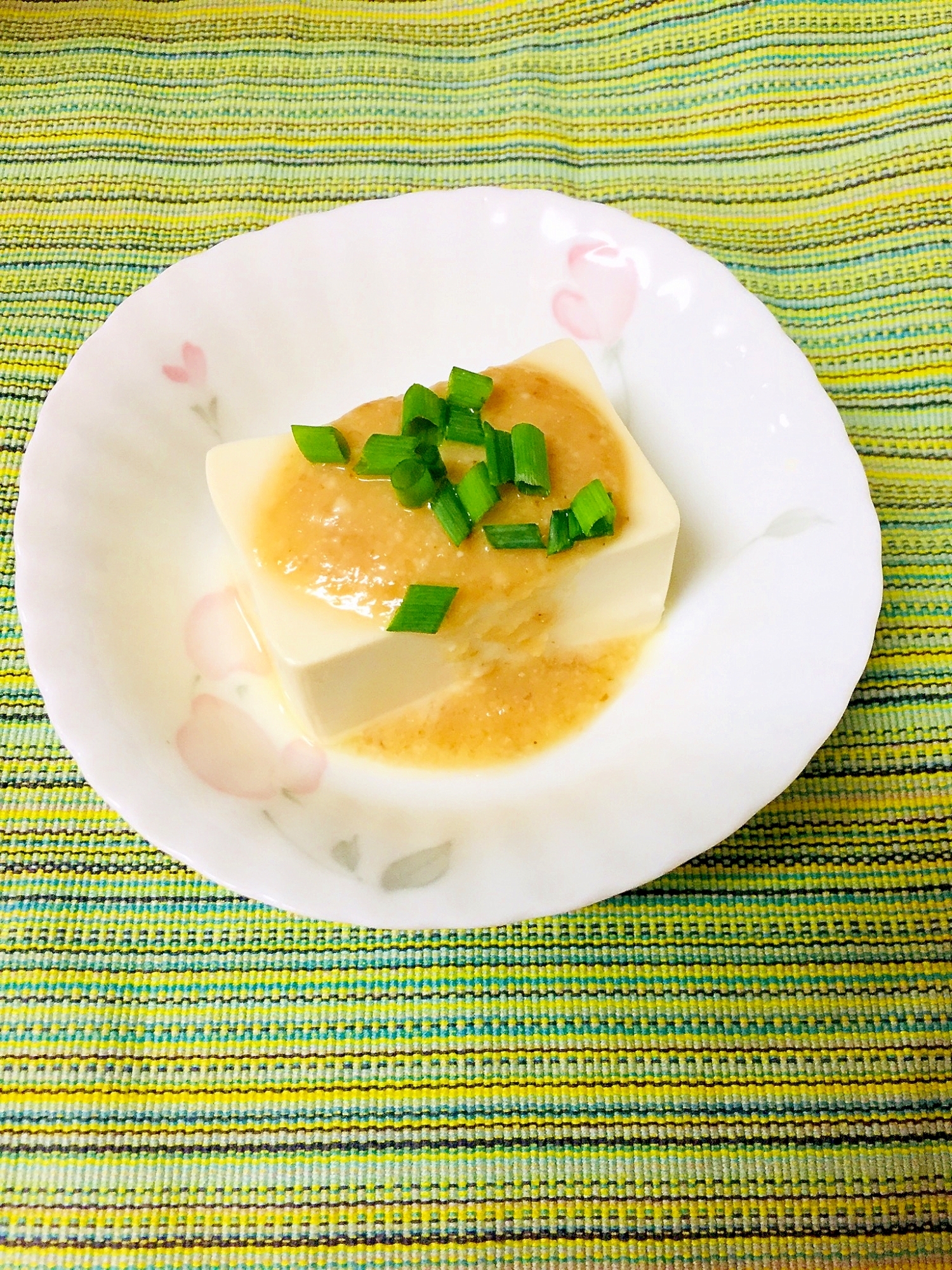 甘辛胡麻味噌たれの冷奴