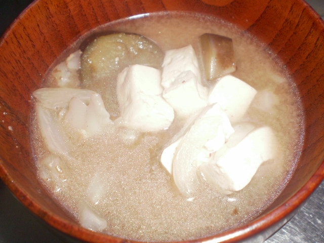 茄子と豆腐の味噌汁
