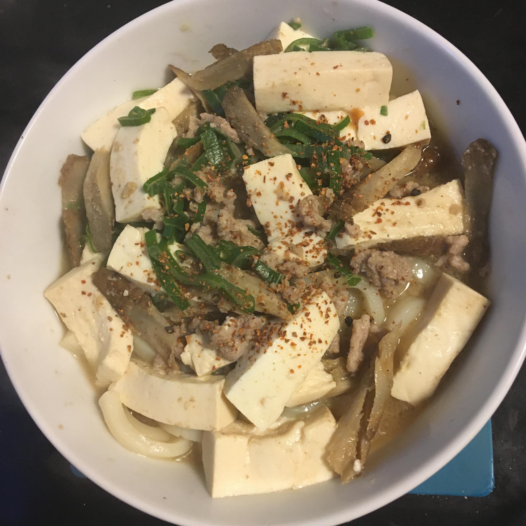 豆腐、ごぼう、ねぎ、豚汁うどん