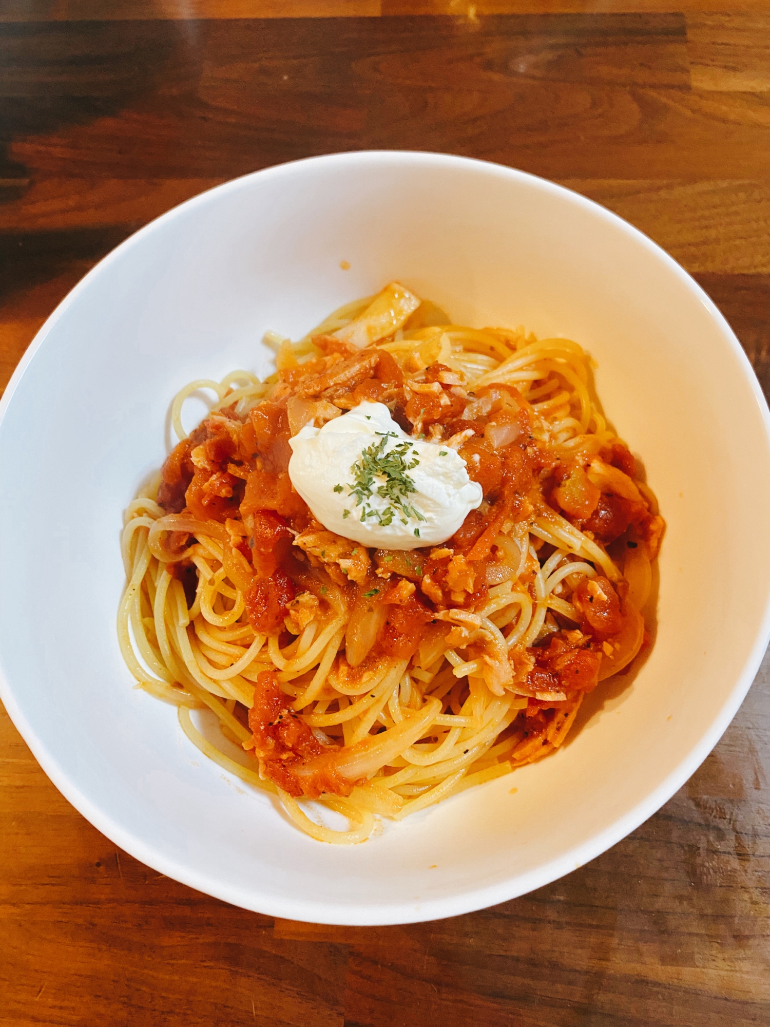 スモークサーモンのトマトソースパスタ