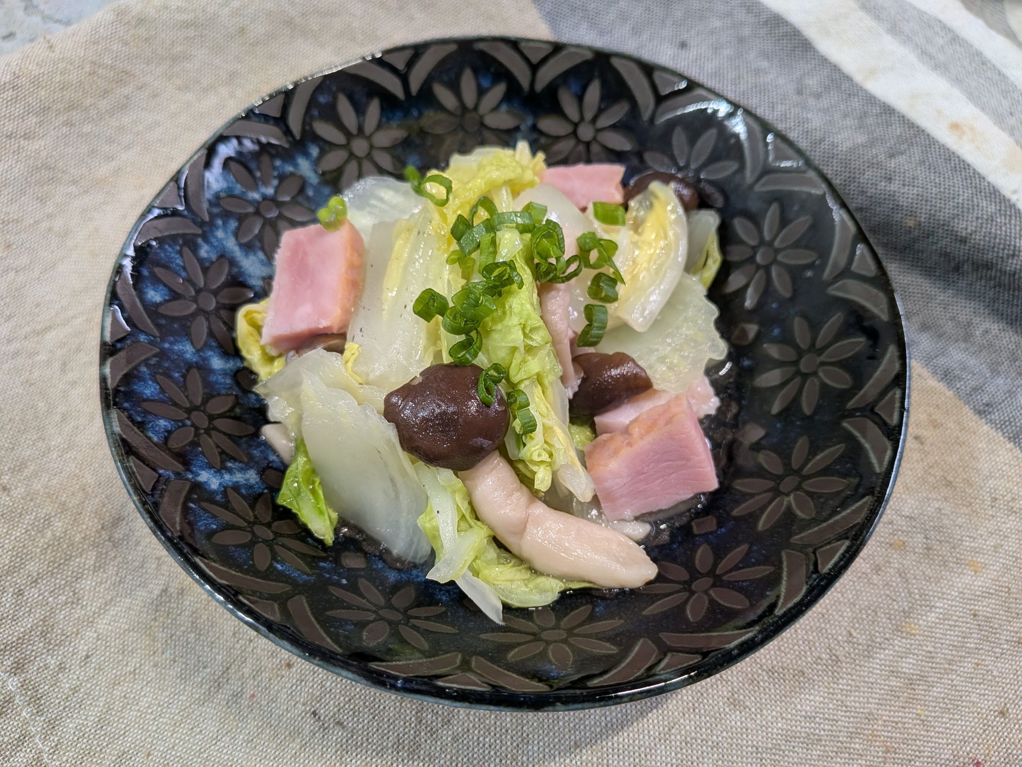 ストウブ17㌢〜白菜✱ベーコンの蒸し煮