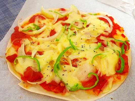 玉葱＆ピーマンでシンプルにトマトソースピザ♪