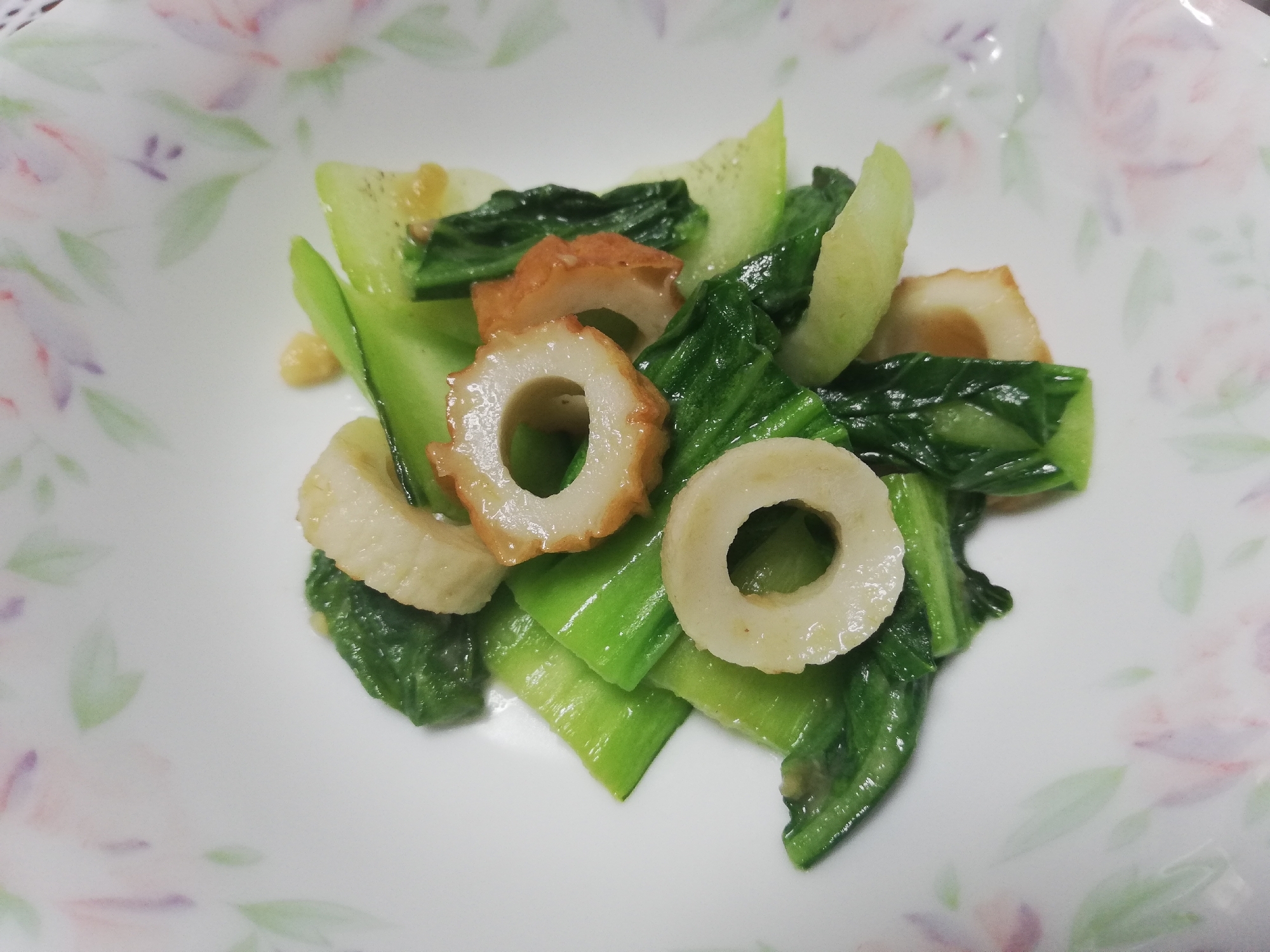 チンゲン菜とちくわのバーニャカウダーソース炒め