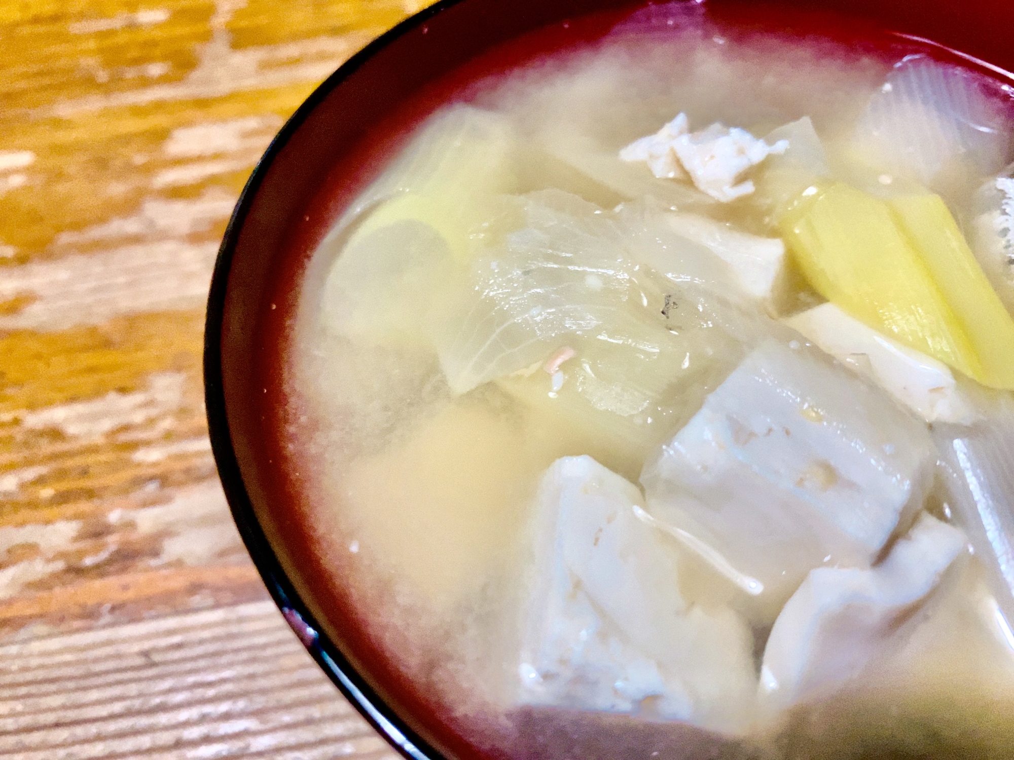 シンプル甘い長ネギとお豆腐のお味噌汁(o^^o)