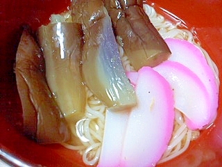 ゆで茄子とかまぼこのそうめん