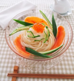 オクラとサーモンのおろしうどん