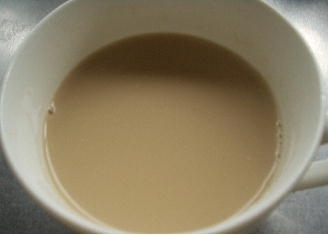 紅茶ではよくしてるのですがコーヒーに生姜も良いですね、コーヒーは体を冷やすと聞いたのですが生姜で温められて私も甘味料なしで飲んでます。