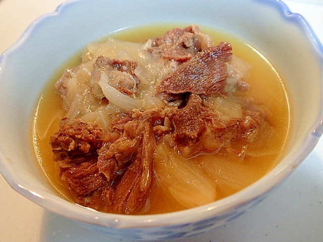 圧力鍋で　牛すじ肉と玉ねぎと大蒜のほろほろ煮♬