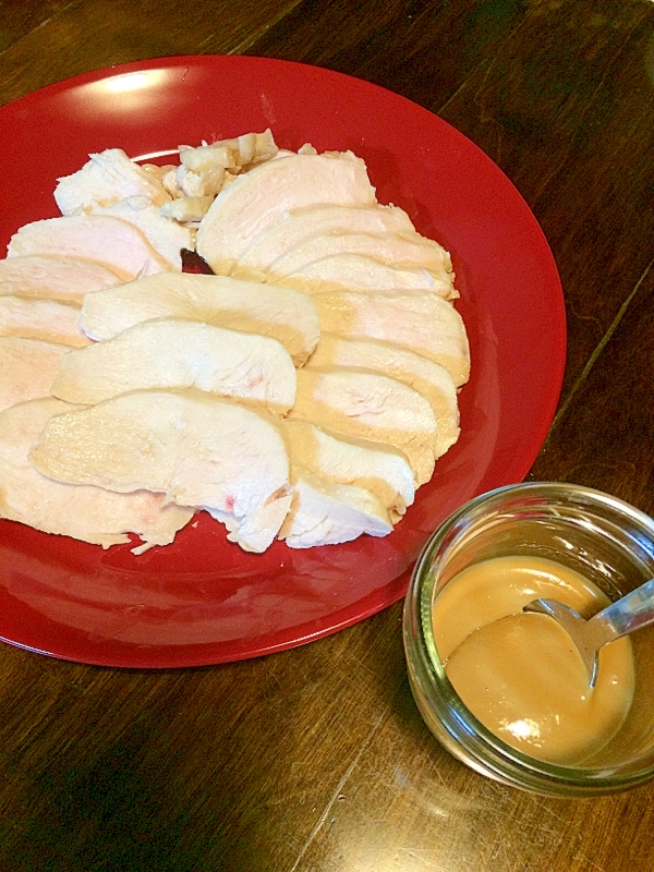 レンジで蒸し鶏☆手作りごまダレ添え