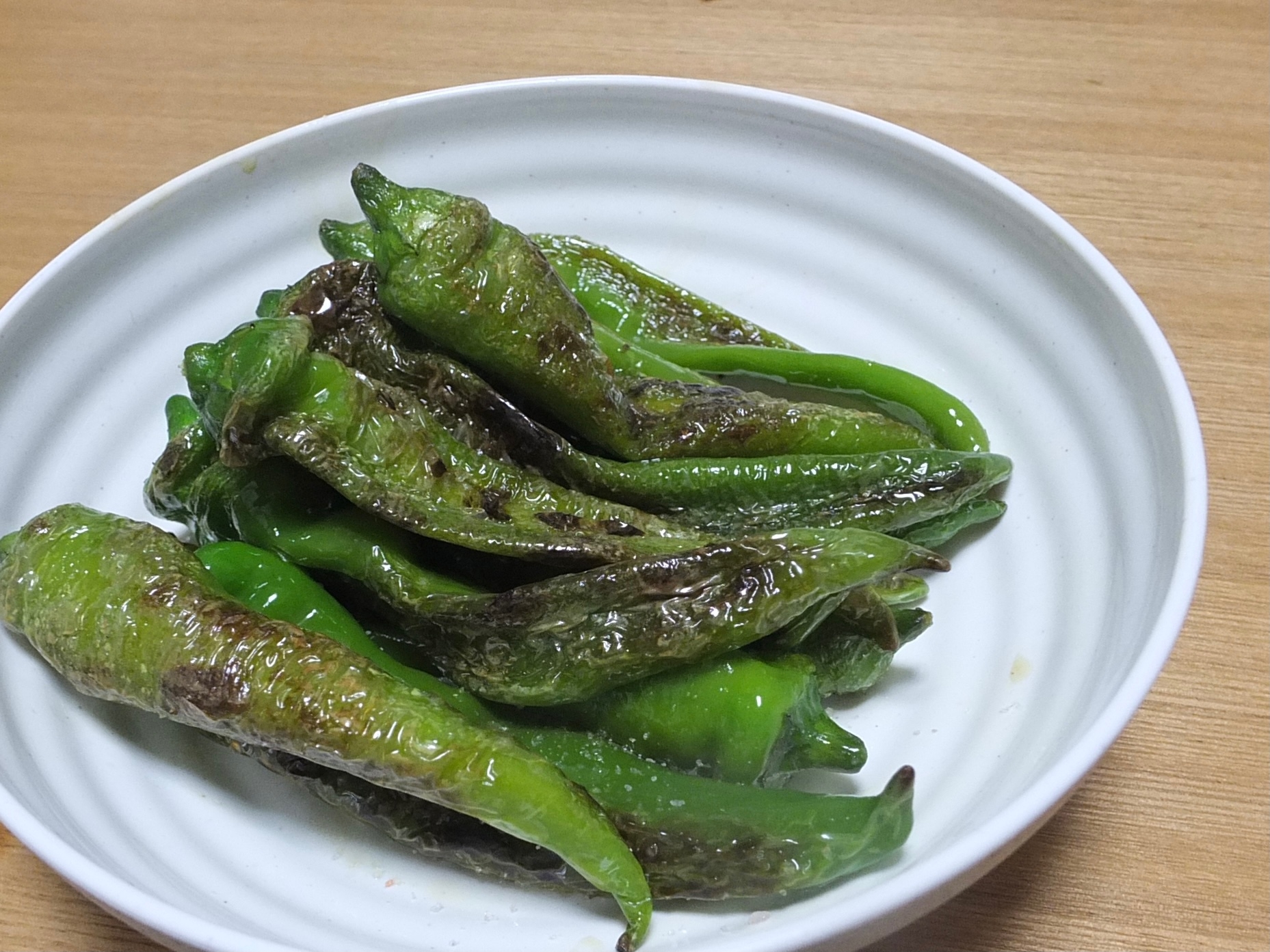 シンプルにお塩で♩万願寺とうがらしの塩焼き