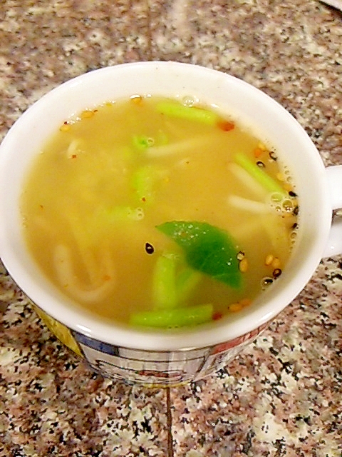 菜っ葉ともやしのグリーンカレースープ