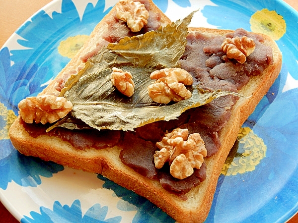 カフェ風！？桜の葉の塩漬けで❤こしあんトースト♪