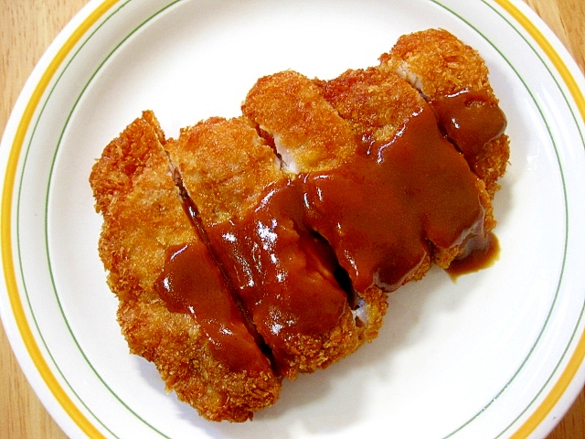 チキンカツのデミグラスソースかけ