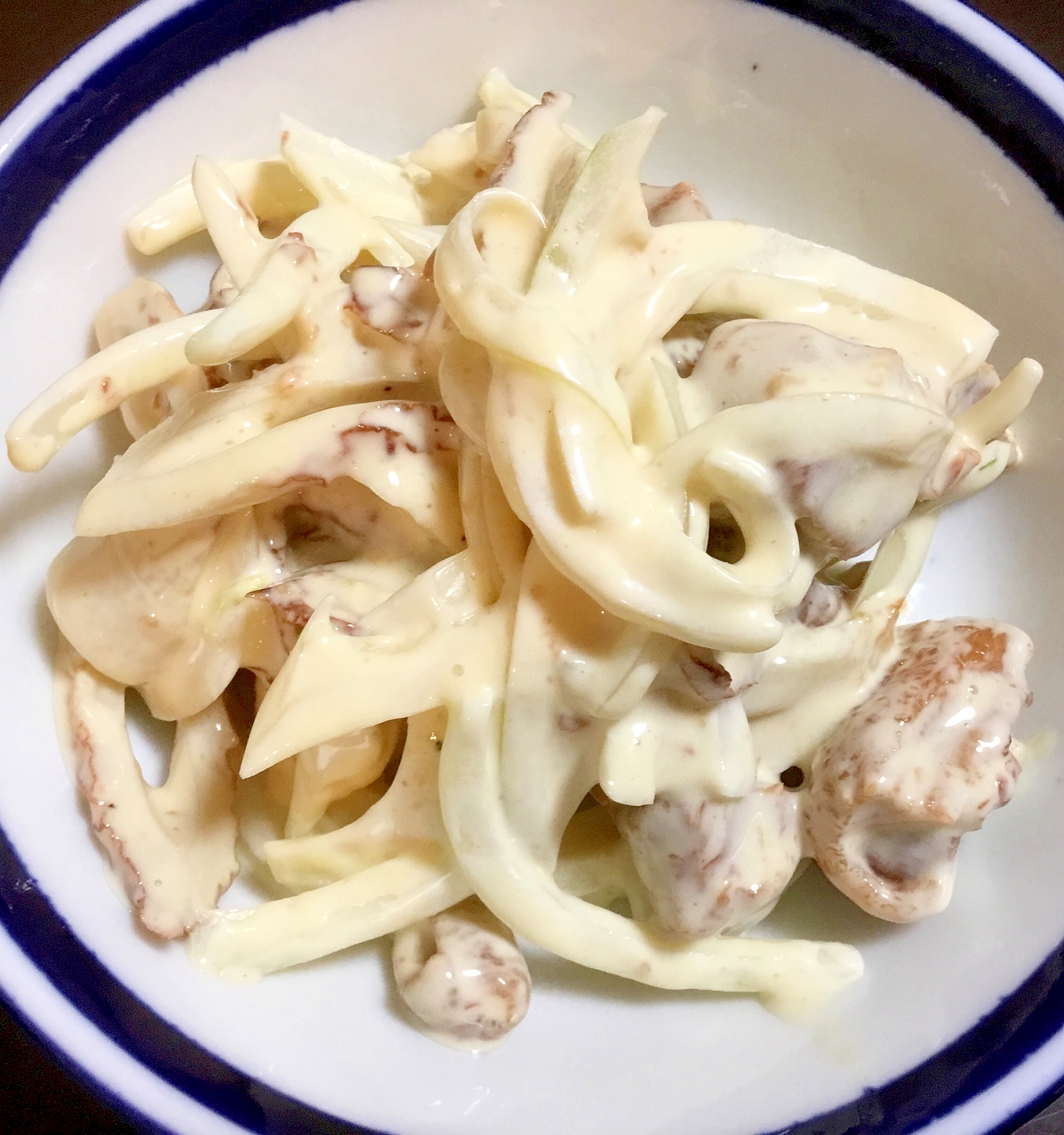 おつまみに、焼き鳥缶詰と玉ねぎのちくわマヨ