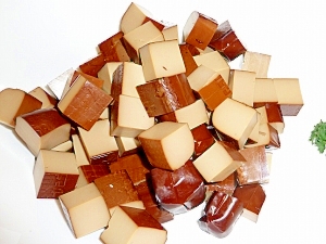 チーズのようなまろやかさ　燻製豆腐