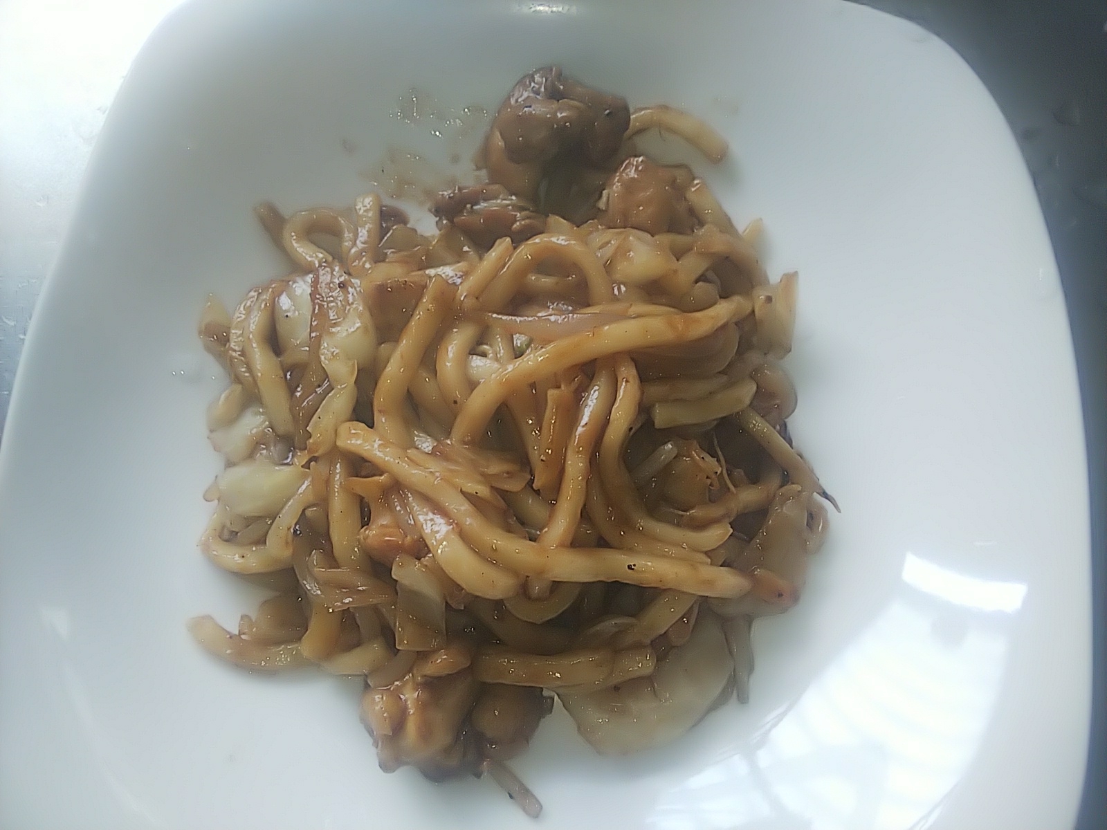 ソースたっぷりアツアツ美味しい焼きうどん