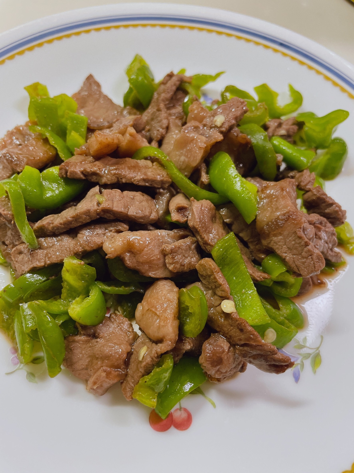 牛ハラミとピーマンの炒め物