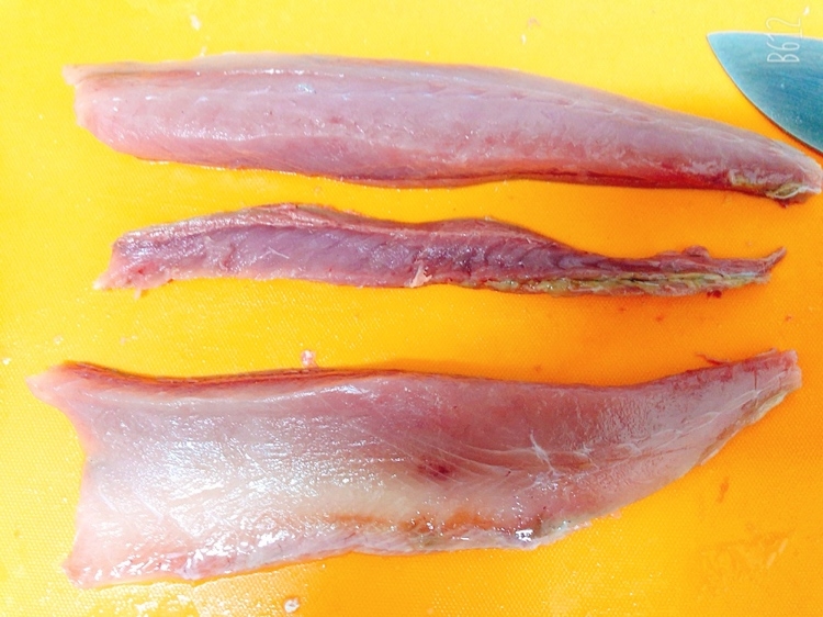 魚屋さんに聞いた刺身の血合い骨部分の美味しい食べ方 レシピ 作り方 By Emi S Kitchen 楽天レシピ