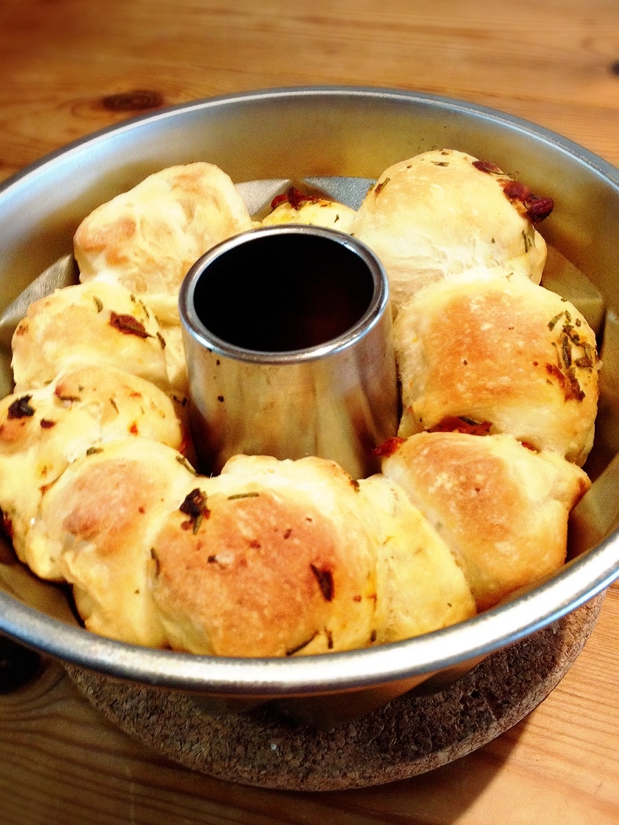 Pull apart garlic bread