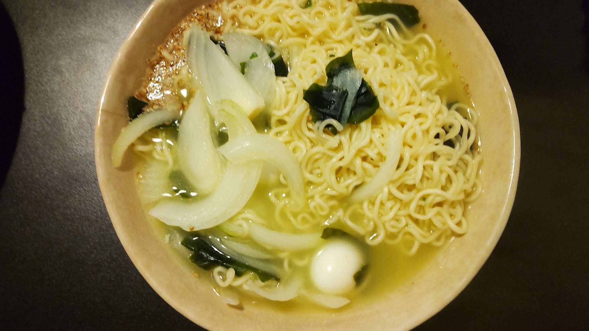 うずら玉ねぎわかめ塩ラーメン