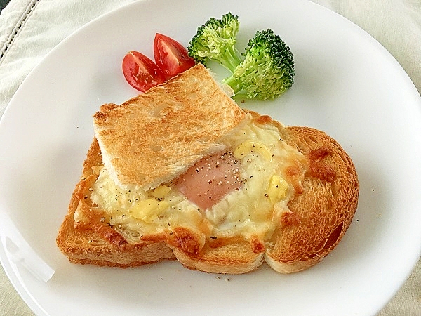 目玉焼きチーズトースト