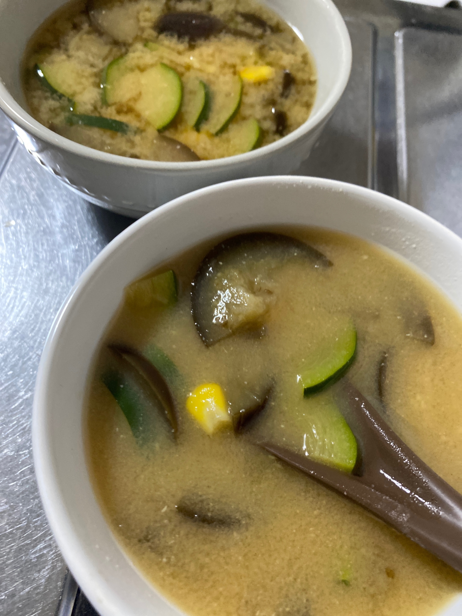 簡単☆ズッキーニとナスとコーンの味噌汁