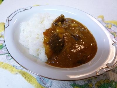 ナスって油をすごく吸収するんで、油で炒めずそのまま煮込むんでヘルシーで良かったデス。ナスを入れることによって一段とおいしいカレーになりました。おいしかったです♪