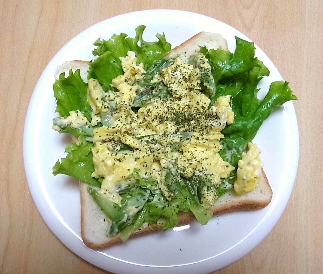 アスパラと卵のオープンサンド