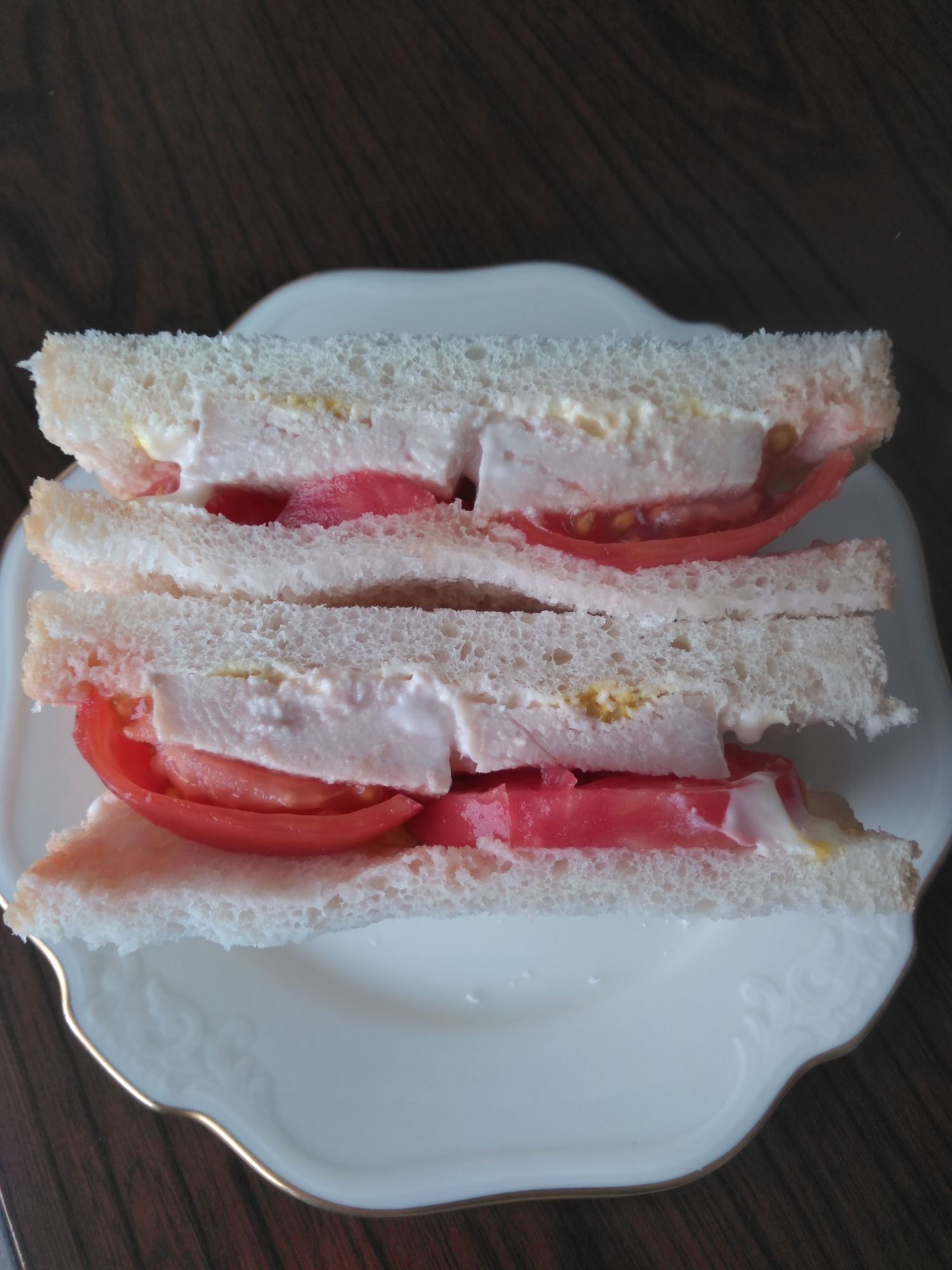 サラダチキンで簡単サンドイッチ