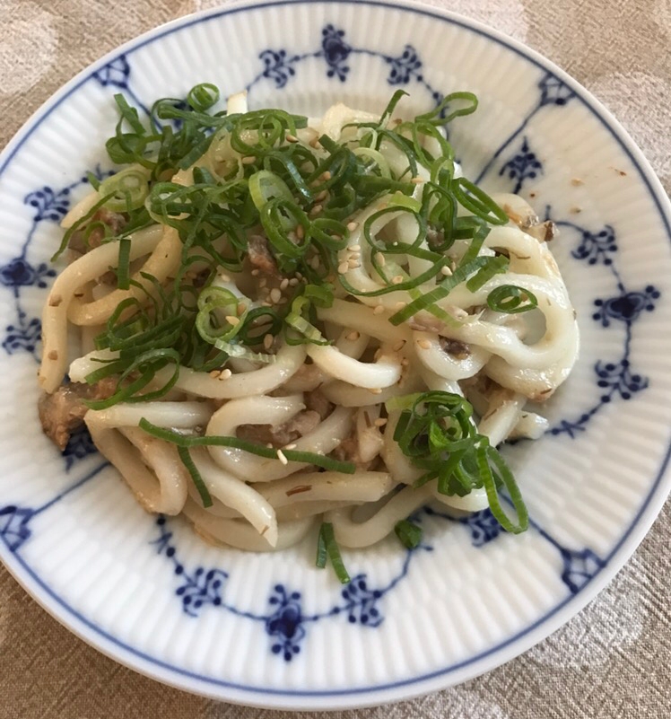 鯖缶と小ねぎの生姜焼きうどん