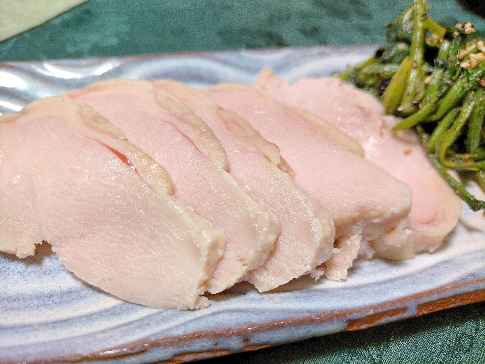 ■しっとり鶏むね肉　ワサビ醤油で鳥刺し風