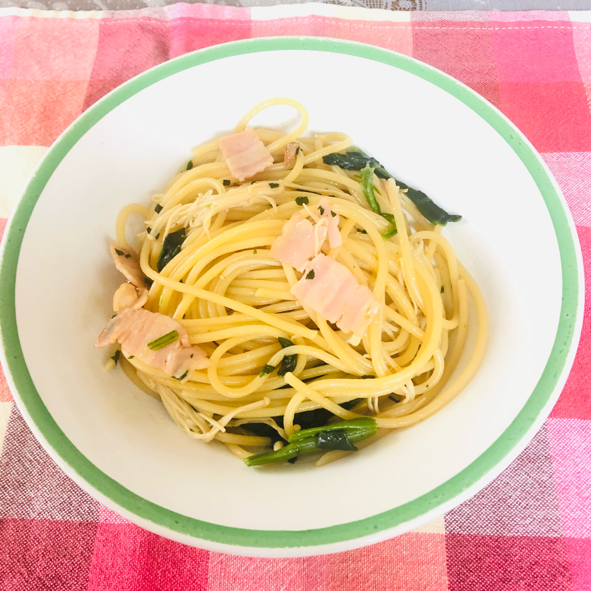 【バター醤油】ほうれん草とベーコンのパスタ