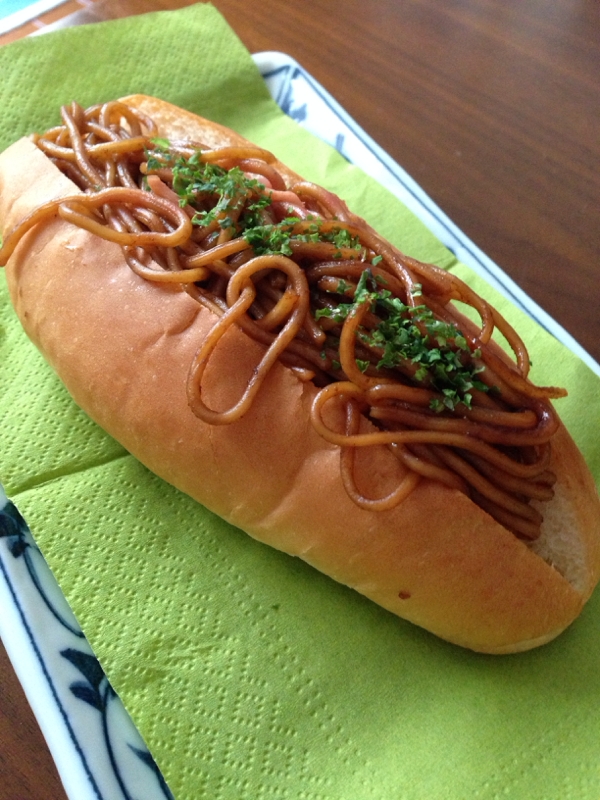 ヤマザキ芳醇ロールで焼きそばパン