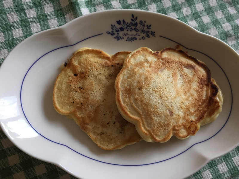 チーズと魚肉ソーセージのパンケーキ